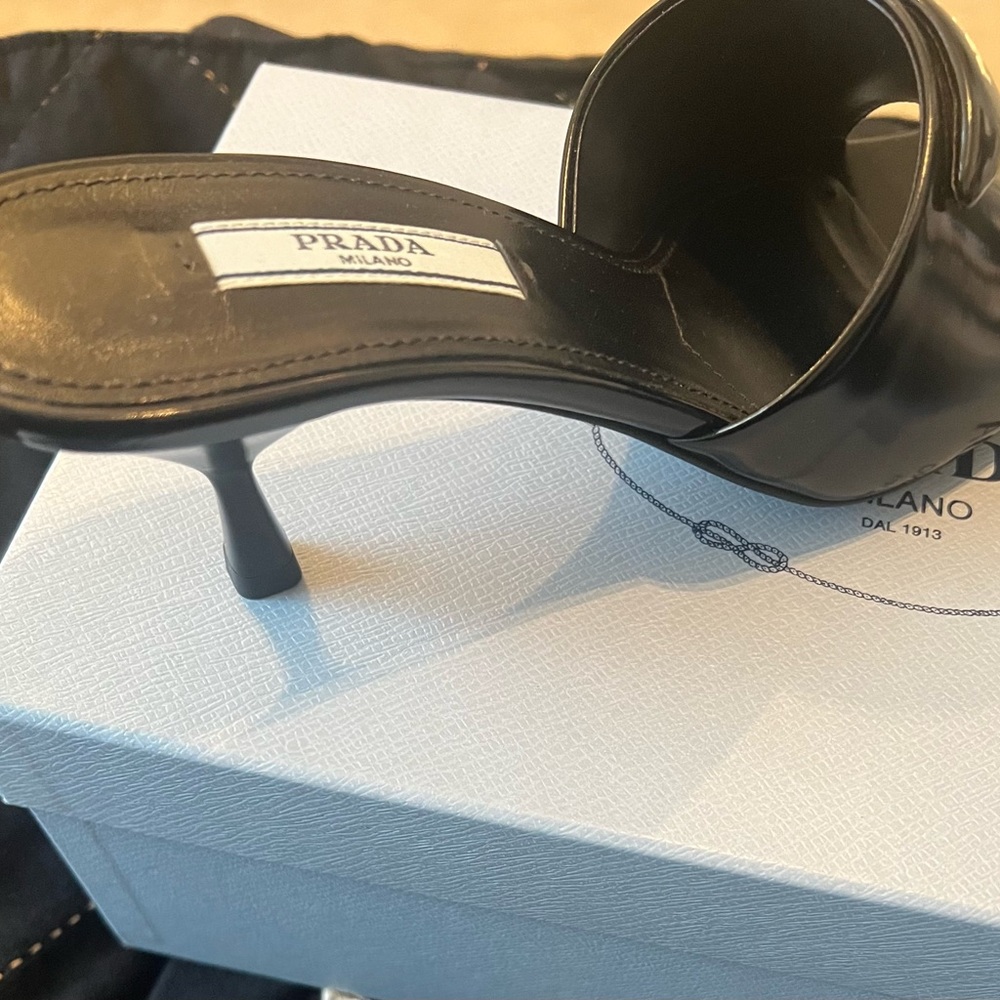 Prada Donna Sandals Size ; 6 Color ; Black Brand New In Box - Picture 4 of 7